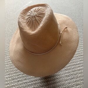 Wallaroo Hat Wide Brim, Packable & Adjustable Beige Sun Hat